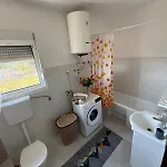 Large Three-bedroom 2 Min From Airport Podgorica