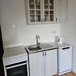 Апартаменти Large Three-bedroom 2 Min From Airport *