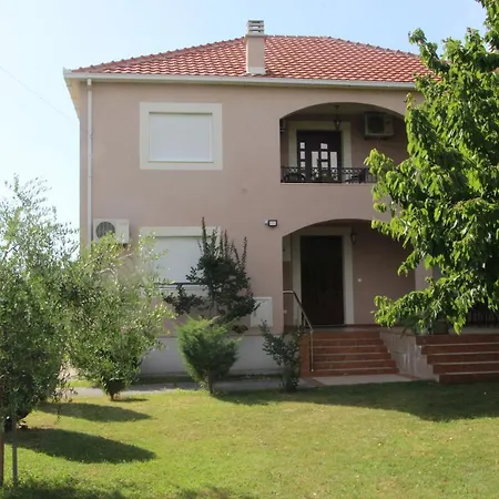 Na Rijeci Cijevni Apartman