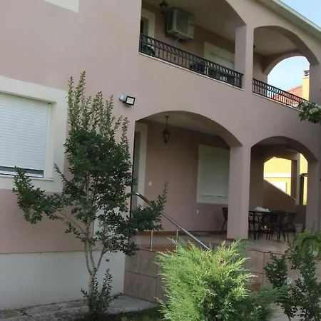 Na Rijeci Cijevni Apartman