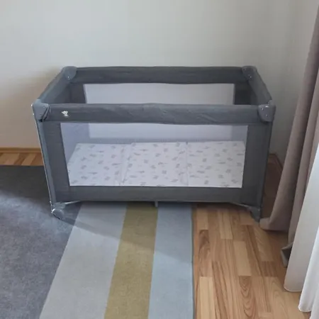 Large Three-bedroom 2 Min From Airport